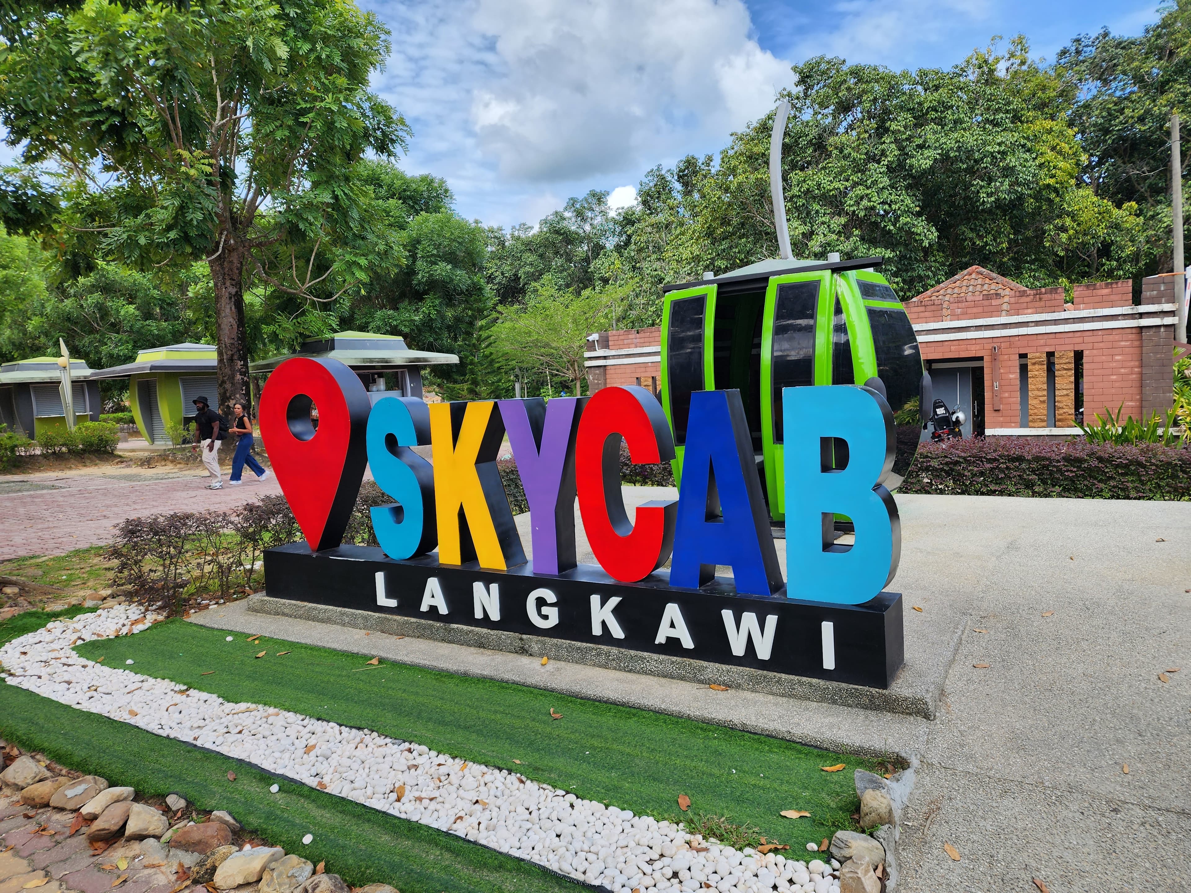 พิชิตยอดเขาลังกาวีด้วยกระเช้าลอยฟ้า SkyCab: ประสบการณ์สุดตื่นเต้นที่ต้องไปสักครั้ง