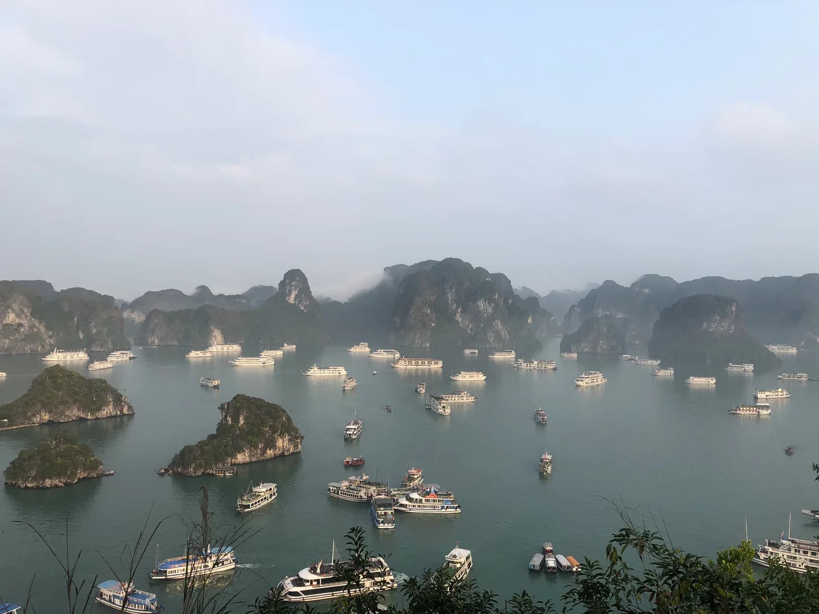 Ha Long Bay Cruise : ล่องเรือสำราญอ่าวฮาลอง 2 วัน 1 คืน ค้างคืนบนเรือ ไปครั้งแรกต้องรู้อะไรบ้าง