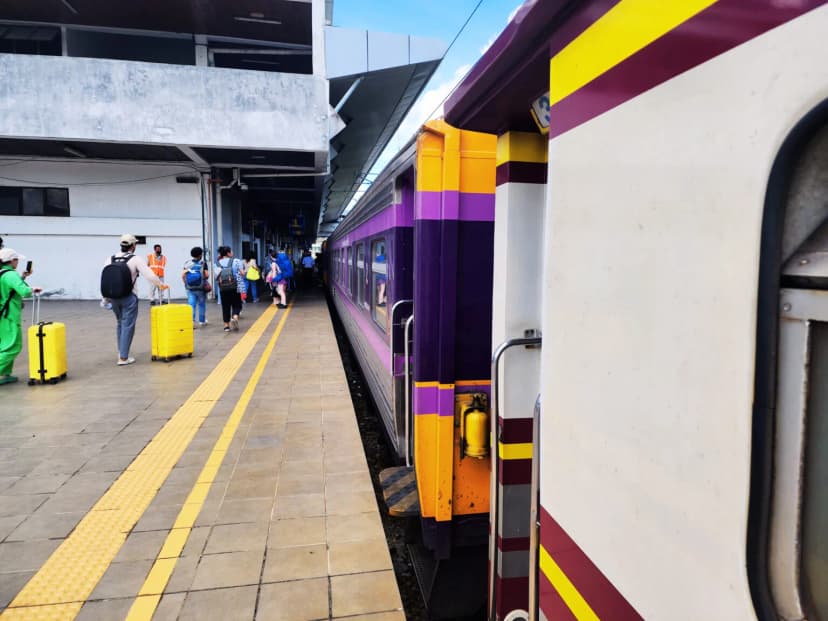 นั่งรถไฟจากสถานีกรุงเทพอภิวัฒน์ – ปาดังเบซาร์