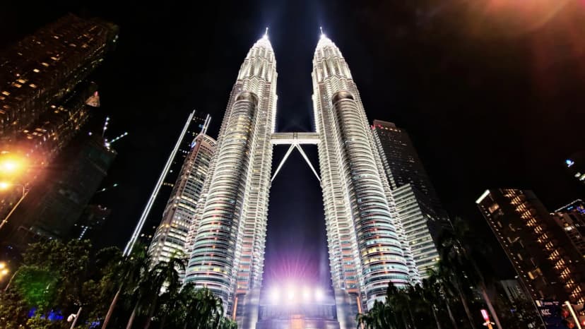 ตึกแฝดปิโตรนาส (Petronas Twin Towers)