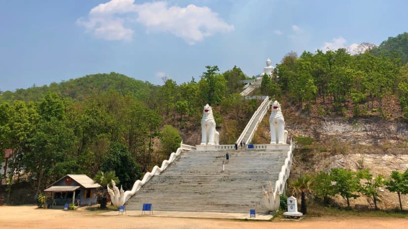 วัดพระธาตุแม่เย็น